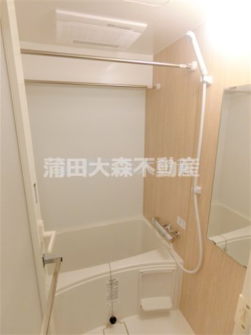 バス・シャワールーム　浴室乾燥機付きのバスルーム　お風呂