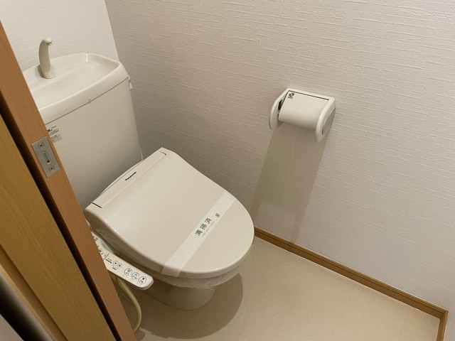 トイレ　【トイレ】別部屋の写真です