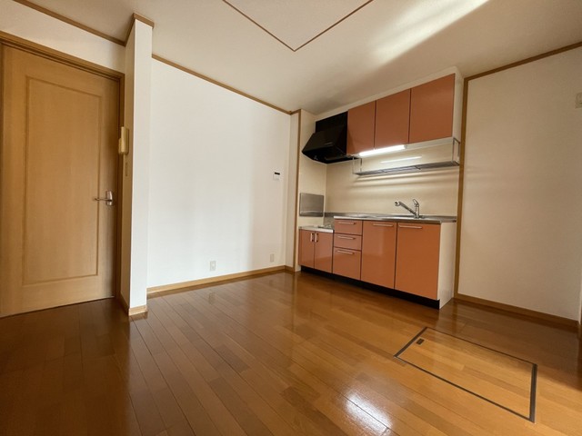 居室・リビング　【ダイニングキッチン】別部屋の写真です