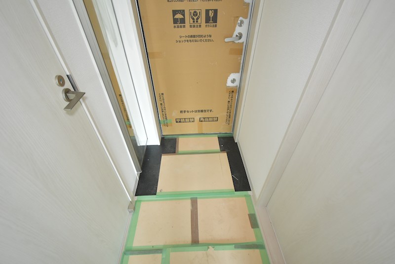 玄関　建築中