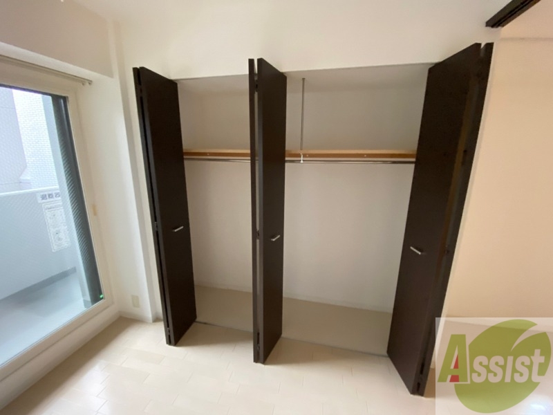 収納　寝室の収納です。部屋がすっきり片付きます。