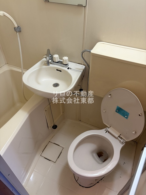 トイレ　※補修前のお写真です
