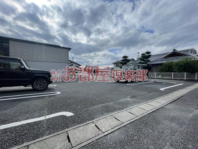 駐車場　車をお持ちの方に嬉しい駐車場付きの物件です