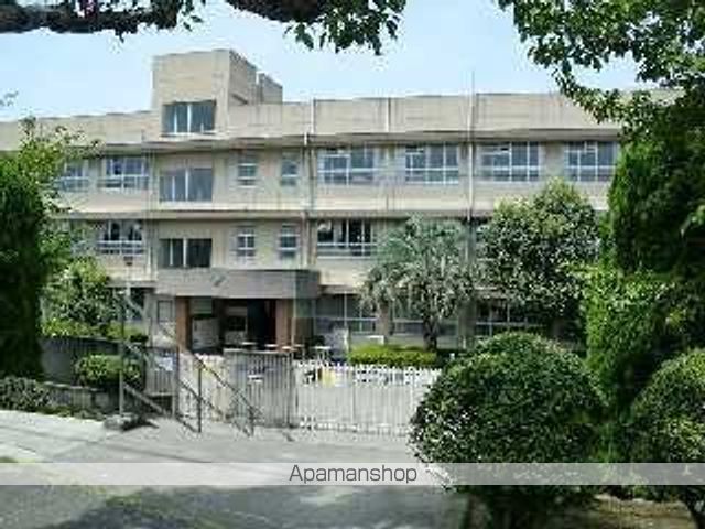 小学校　茨木市立西中学校（小学校）まで140m