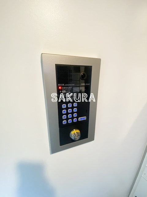 セキュリティ　不審者、勧誘員をシャットアウトできるオートロックです♪