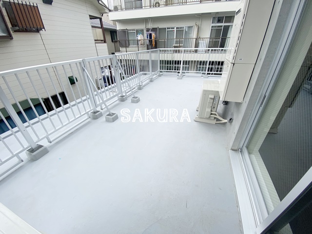 バルコニー　便利で嬉しいバルコニー付きです♪