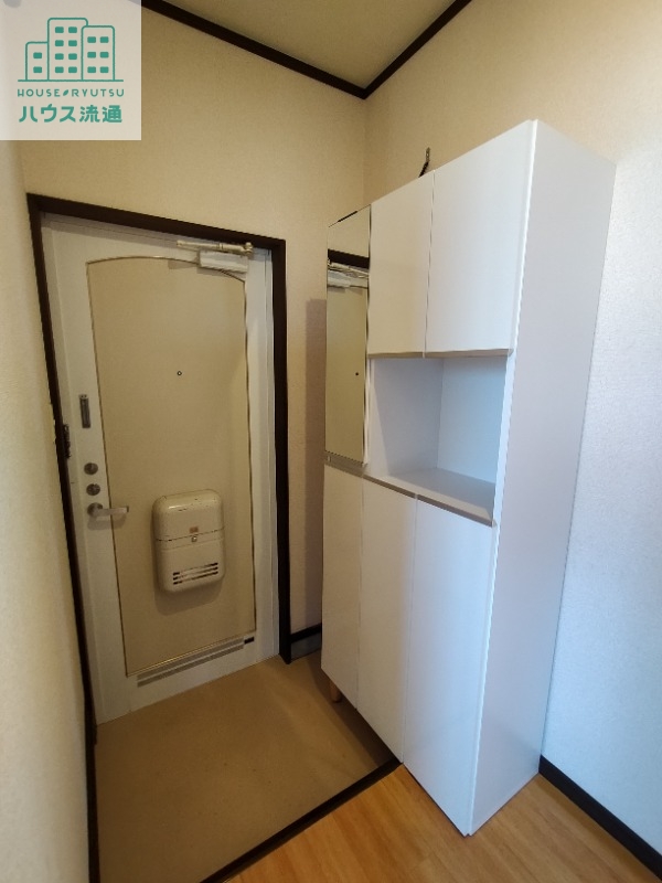 玄関　※別号室の写真になります。