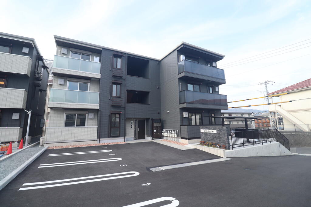 建物外観　プレミア西条中央B棟　工事中外観