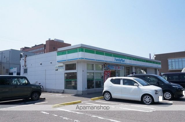 コンビニ　ファミリーマート（コンビニ）まで377m
