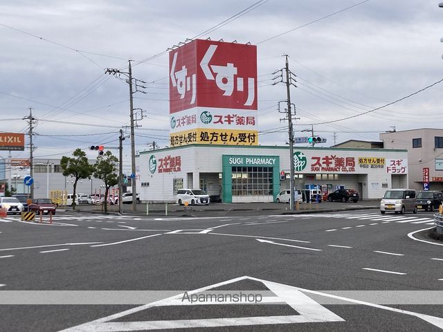 ドラックストア　スギ薬局中鶉店（ドラッグストア）まで715m