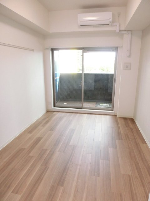 居室・リビング　同物件別号室の写真です。