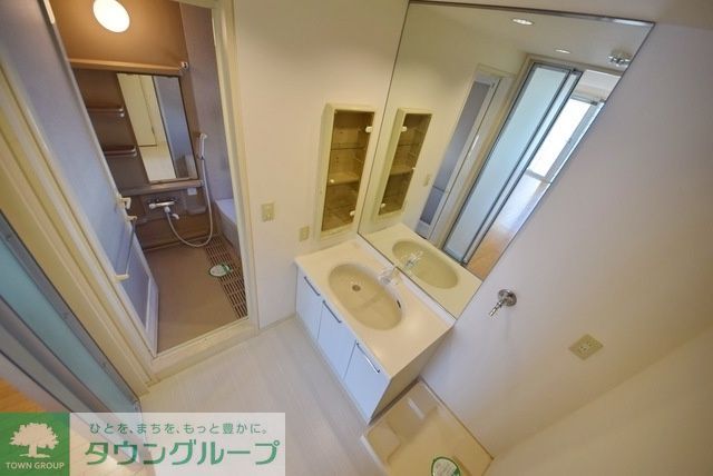 洗面設備　大きな鏡付き！