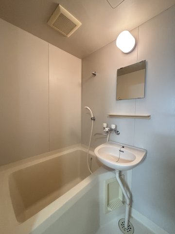 バス・シャワールーム　バス・トイレ別で快適♪