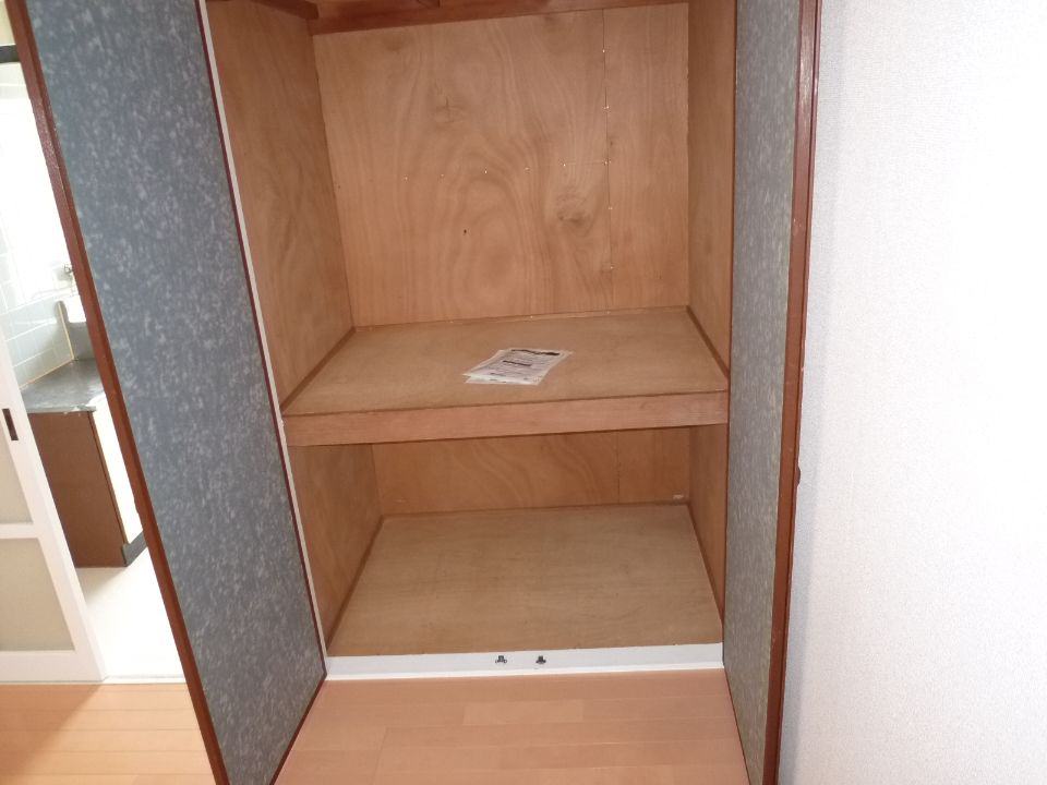 収納　上下２段収納、天袋あります