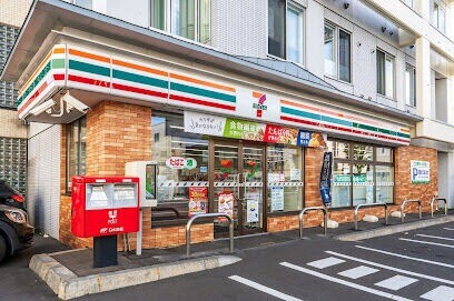 コンビニ　セブンイレブン札幌北35条店（コンビニ）まで129m