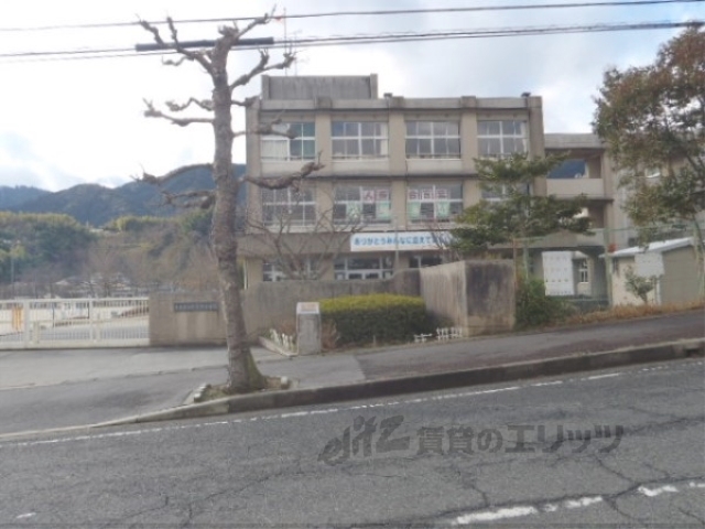 小学校　日吉台小学校（小学校）まで750m