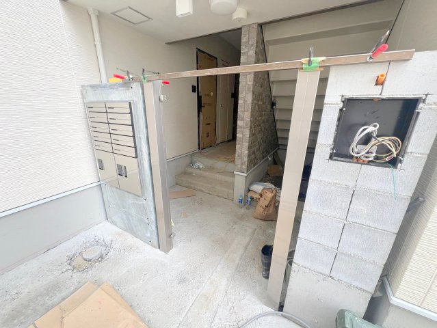 エントランス　オシャレなエントランスは安心のオートロック付きです。
