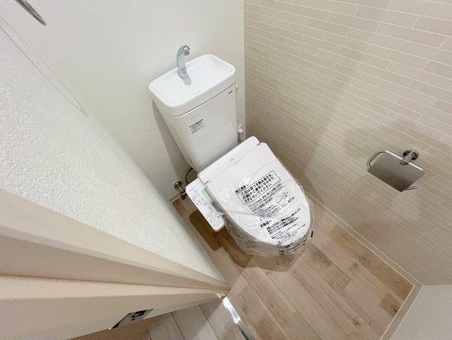 トイレ　綺麗なトイレにはウォシュレット標準装備です。