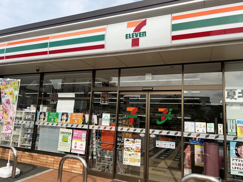 コンビニ　セブンイレブン世田谷上北沢1丁目店（コンビニ）まで190m