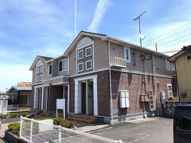 建物外観　姶良市役所まで約660ｍ、徒歩通勤可能