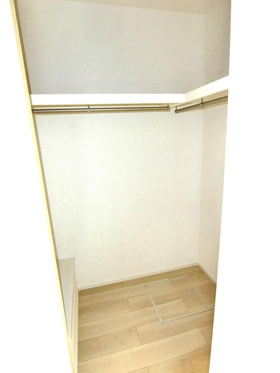 収納　同型物件の写真、配色に違いあり
