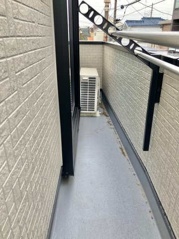 バルコニー　暖かな日差しのふりそそぐバルコニー