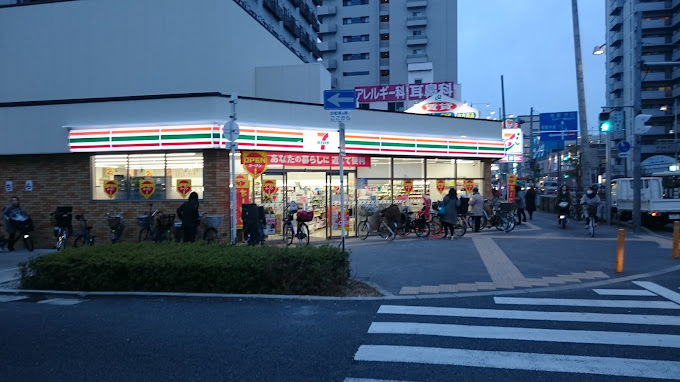 コンビニ　セブンイレブン 大阪関目1丁目南店（コンビニ）まで445m