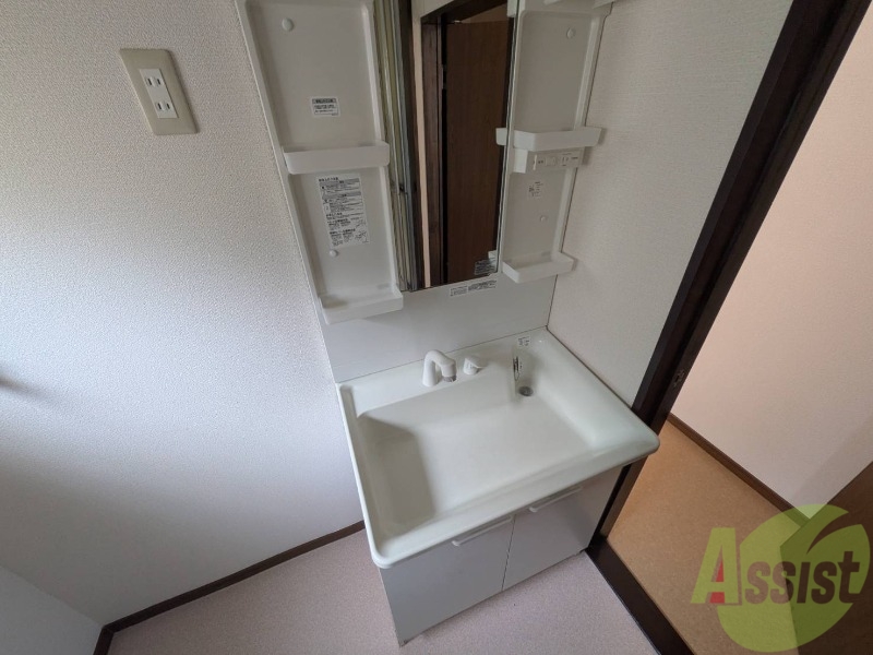 洗面設備　洗面台もありますので朝の準備はこちらから。