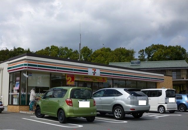 コンビニ　セブンイレブン（コンビニ）まで550m
