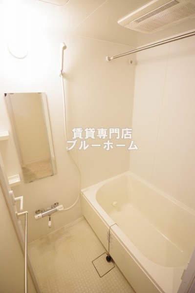バス・シャワールーム　浴室乾燥機付きのお風呂！