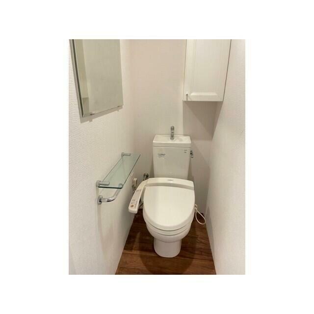 ニューメゾネット白金台 部屋番号:106のトイレ写真