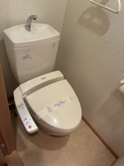 その他　【トイレ】温水洗浄便座はサービス品です。