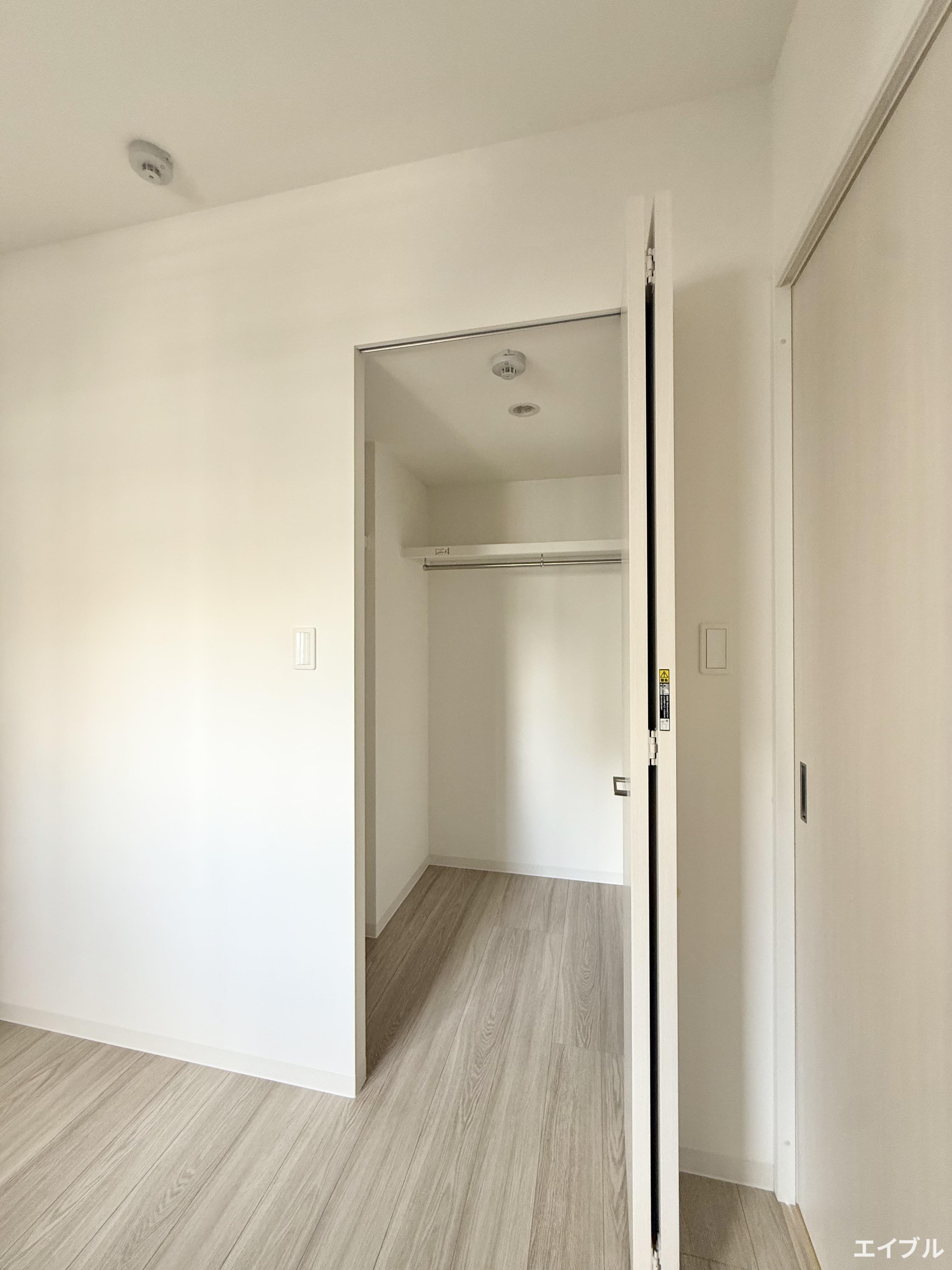 収納　建築中。写真はモデルル－ム