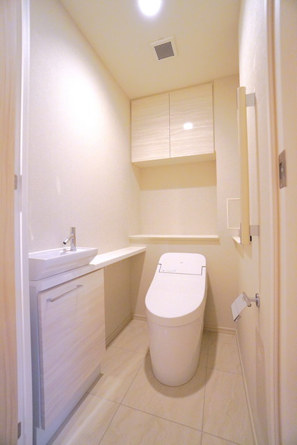 トイレ　※写真は同タイプ住戸です。