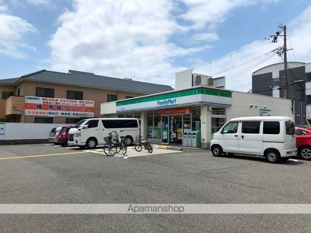 コンビニ　ファミリーマート（コンビニ）まで519m