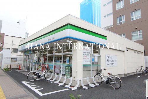 コンビニ　ファミリーマート（コンビニ）まで759m