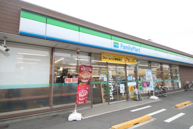 コンビニ　ファミリーマート 二女子店（コンビニ）まで200m
