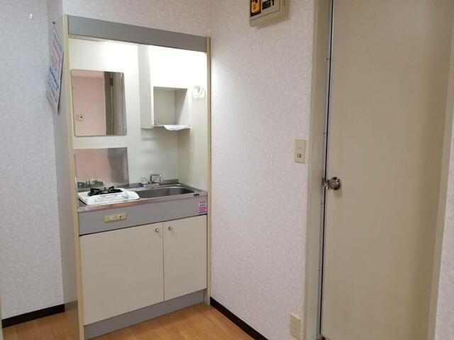 京王新線 幡ケ谷駅 徒歩8分 3階建 築36年のキッチン写真
