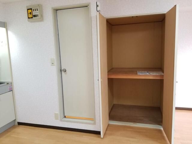 京王新線 幡ケ谷駅 徒歩8分 3階建 築36年の内装写真