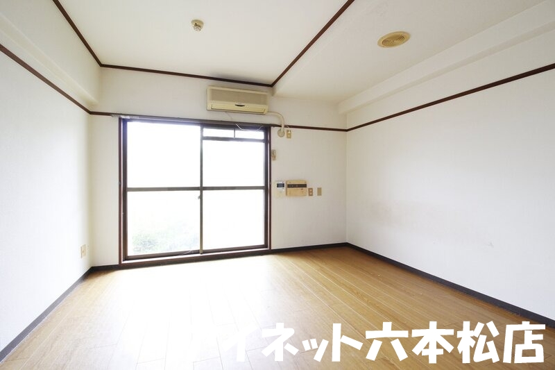 居室・リビング　広々としていいですね。