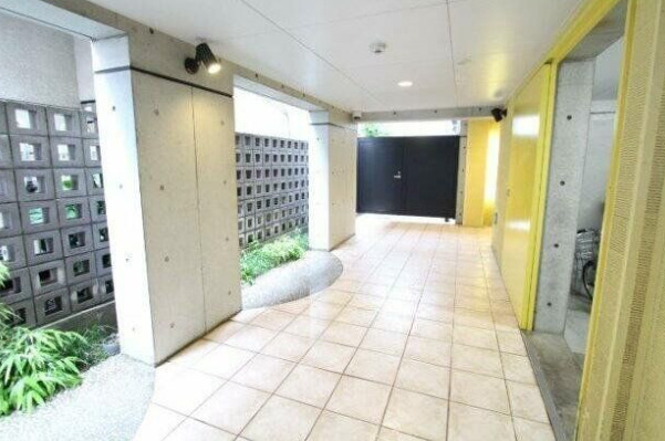 東急東横線 学芸大学駅 徒歩5分 4階建 築20年の外観写真