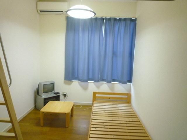 居室・リビング　★洋室、家具付き★