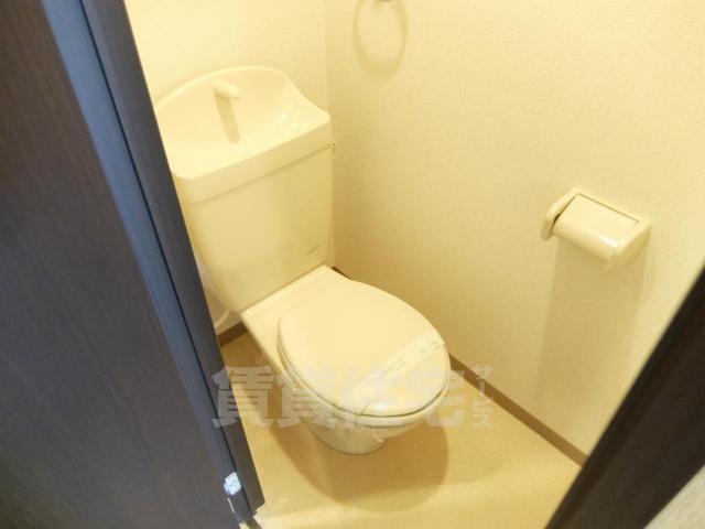 南海高野線 浅香山駅 徒歩7分 3階建 築15年のトイレ写真