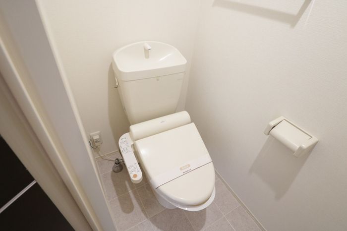 トイレ　落ち着いた色調のトイレです