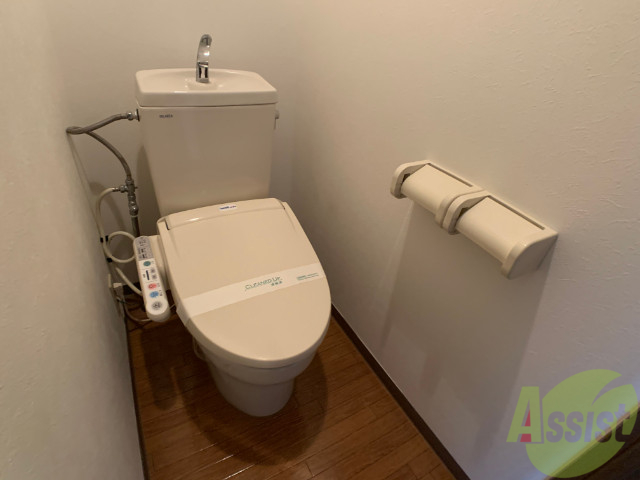 トイレ　トイレはウォシュレット付きです。シャワートイレは嬉しいですね