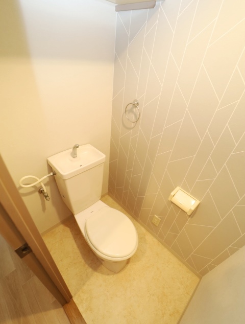 ＪＲ東海道本線 千里丘駅 徒歩1分 8階建 築29年のトイレ写真
