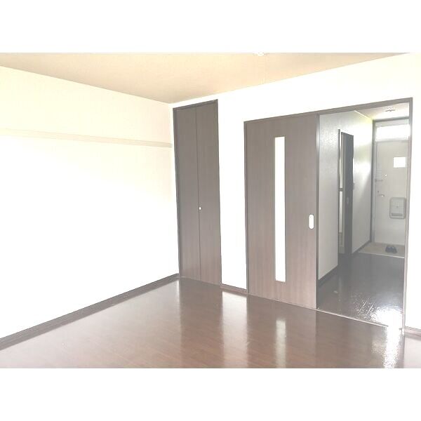 その他部屋・スペース　南向きで明るいお部屋です。