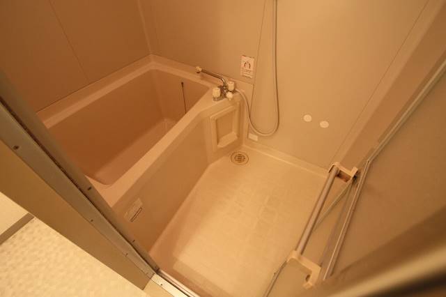 バス・シャワールーム　別の部屋の写真です。