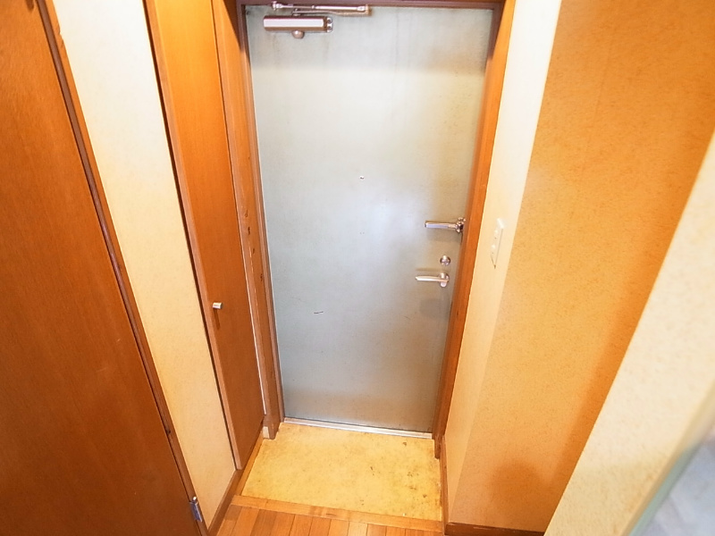 玄関　同一物件別部屋写真