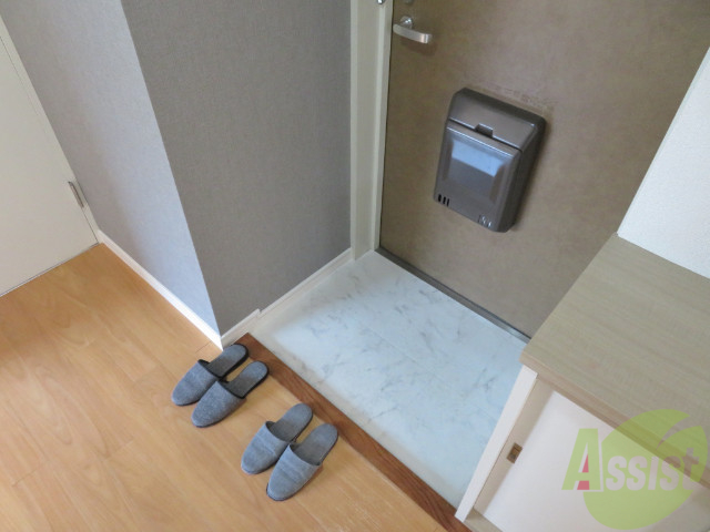 玄関　玄関の様子です。明るい印象ですね。気分もあがりそう。